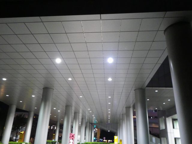 画像：車寄せ天井パネル