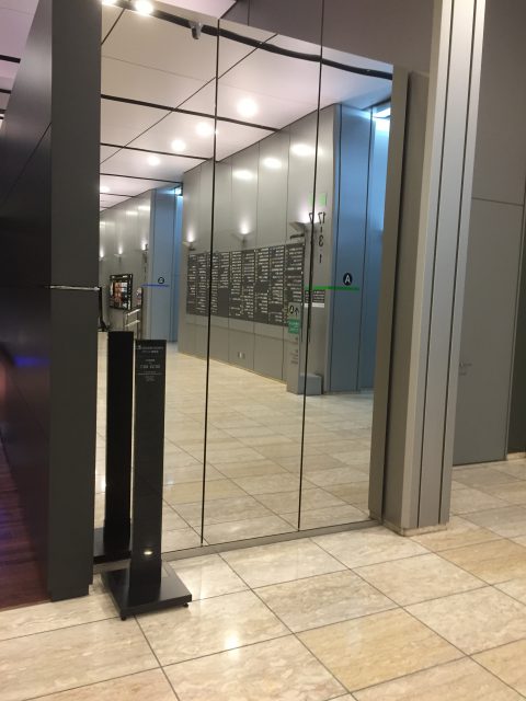 画像：鏡面パネル