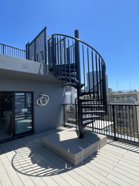 画像：アルミ螺旋階段