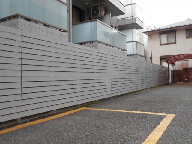 画像：フェンス目隠しルーバー